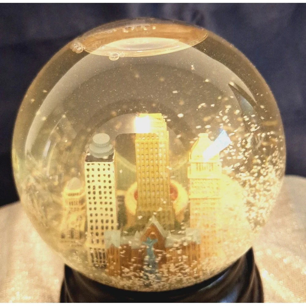 Saks Fifth Avenue Cincinnati Snow Globe Skyline Ohio Musical Works Three Jays Im